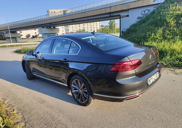 Volkswagen Passat cena 130000 przebieg: 88400, rok produkcji 2021 z Warszawa małe 742